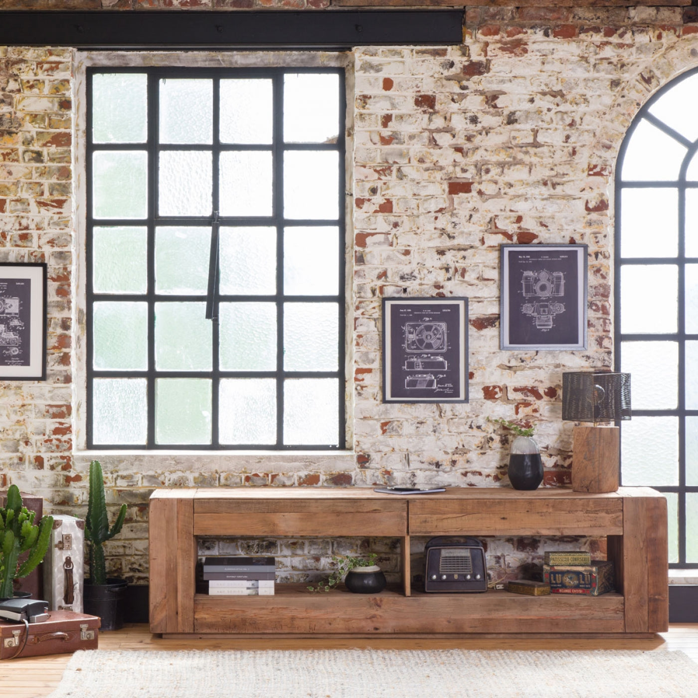 Meru | TV Unit